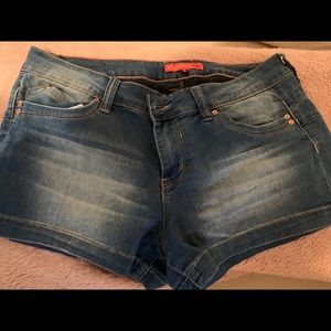 “Wanna betta butt” YMI denim shorts